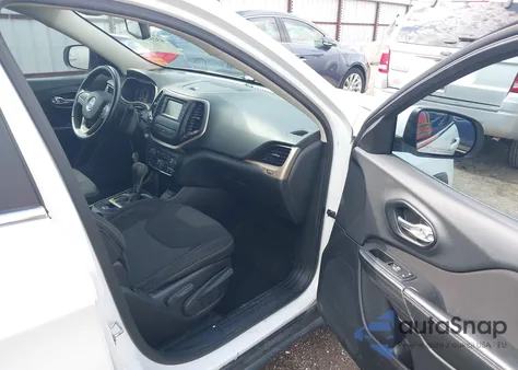 2015 Jeep Cherokee Latitude z USA, uszkodzony, nr VIN 1C4PJLCB7FW711890